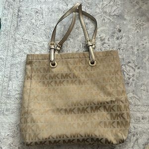 Tan and gold strap MK bag!